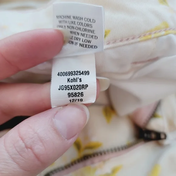 SO Lemon Print Low Rise Midi Shorts Size 5 - Picture 8 of 15